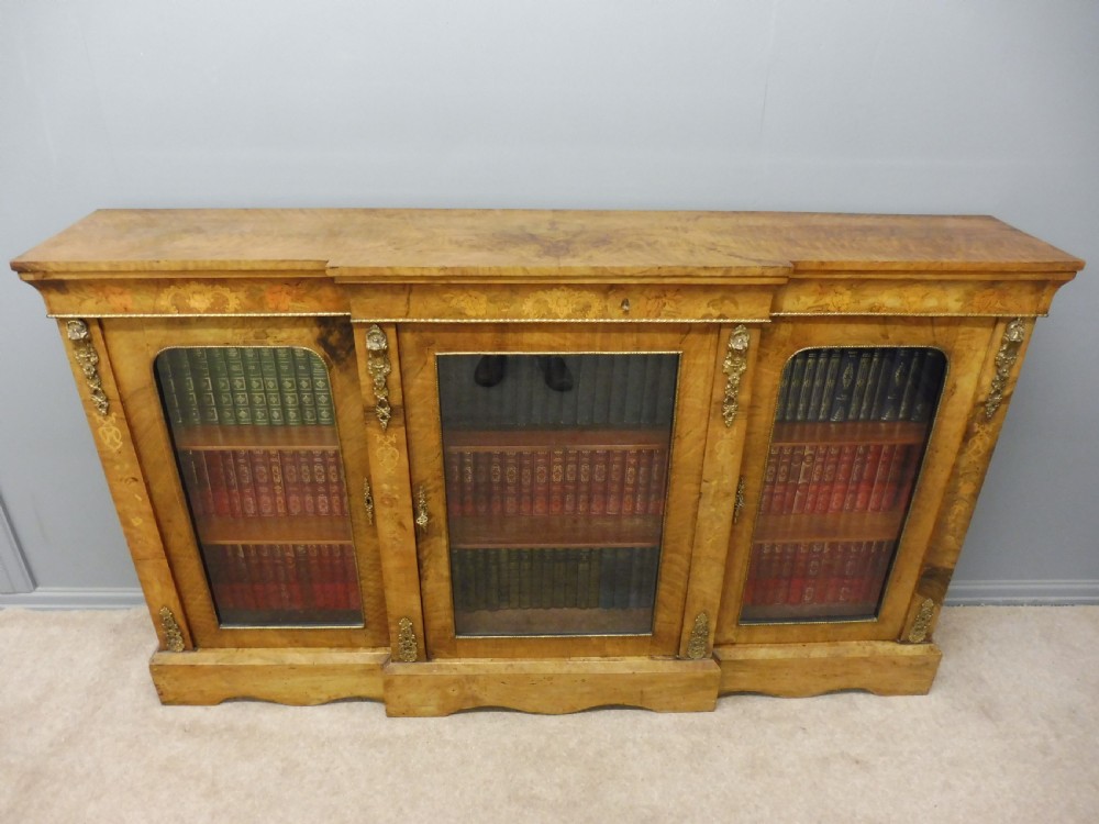 VICTORIAN FIGURED WALNUT BREAKFRONT BOOKCASE View III