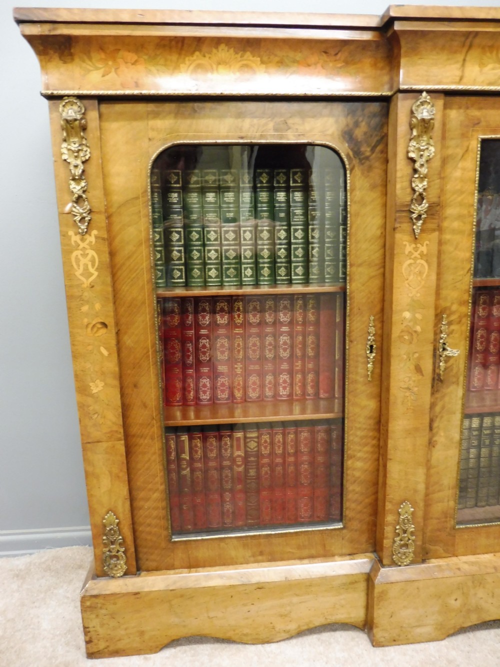 VICTORIAN FIGURED WALNUT BREAKFRONT BOOKCASE View V