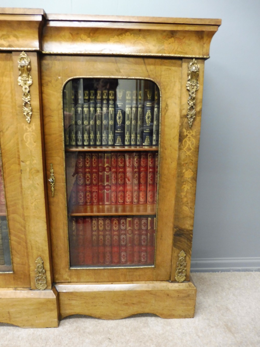 VICTORIAN FIGURED WALNUT BREAKFRONT BOOKCASE View VII