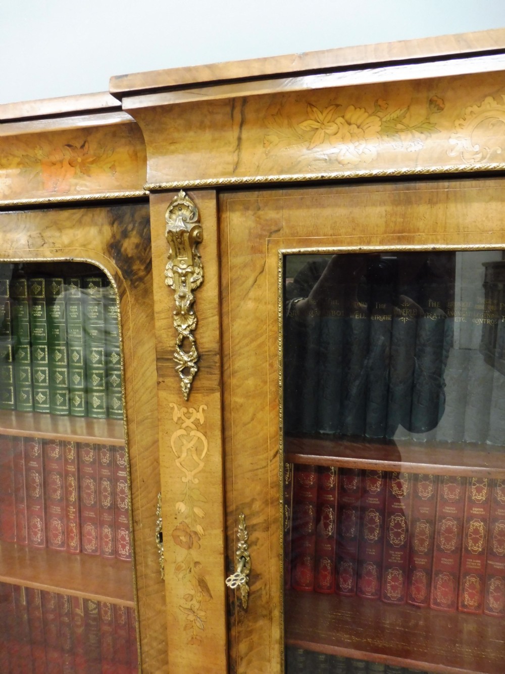 VICTORIAN FIGURED WALNUT BREAKFRONT BOOKCASE View IX