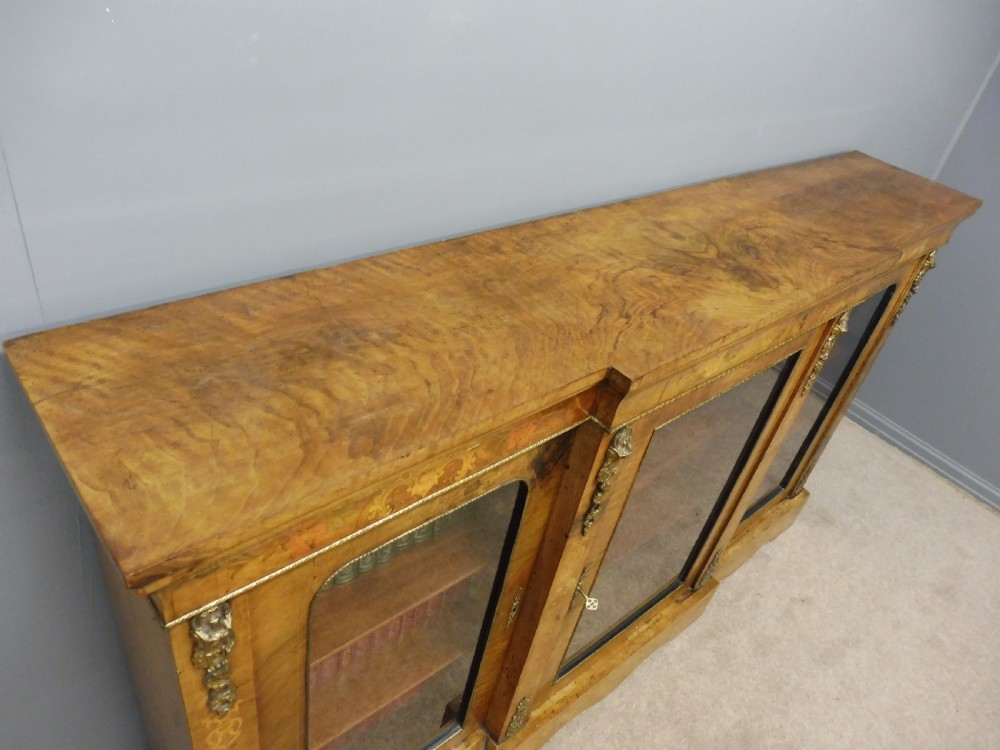 VICTORIAN FIGURED WALNUT BREAKFRONT BOOKCASE View X
