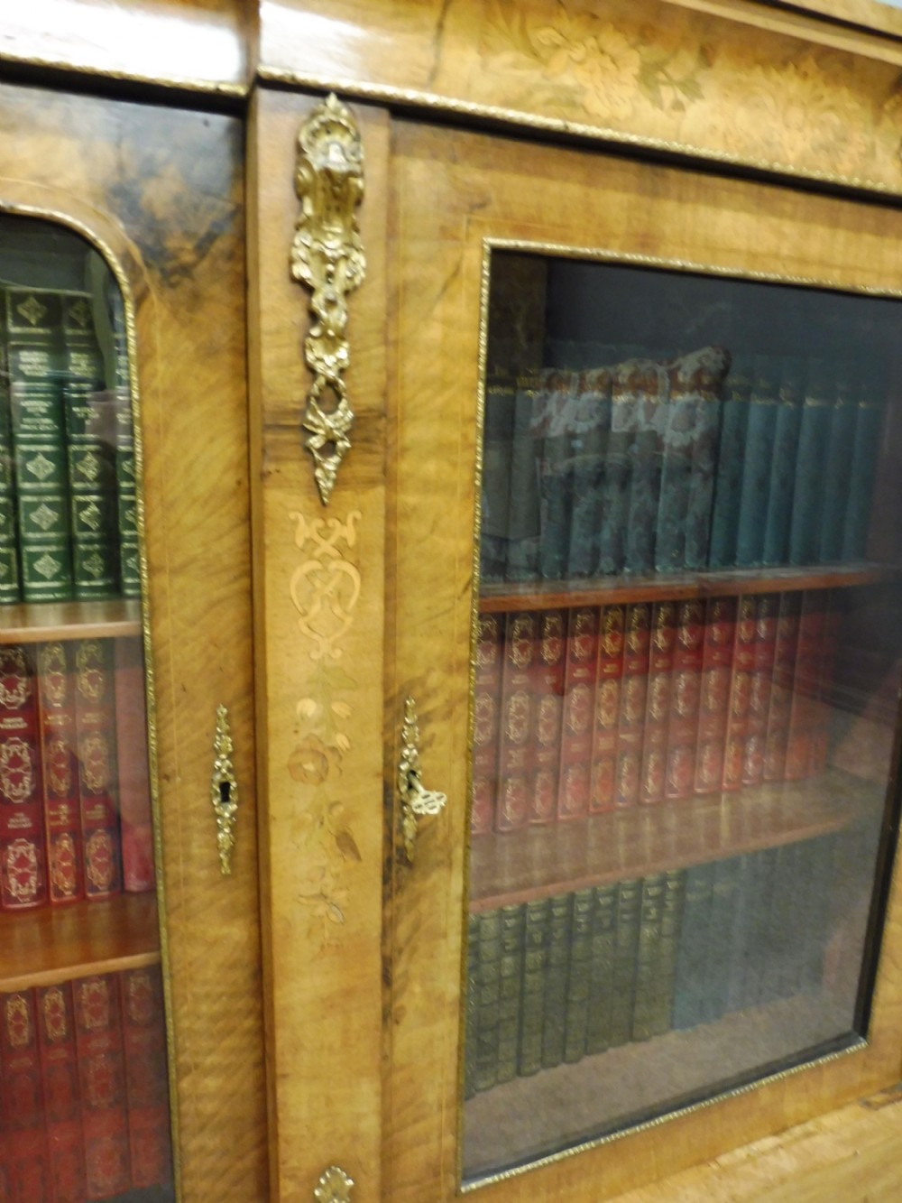 VICTORIAN FIGURED WALNUT BREAKFRONT BOOKCASE View XIII
