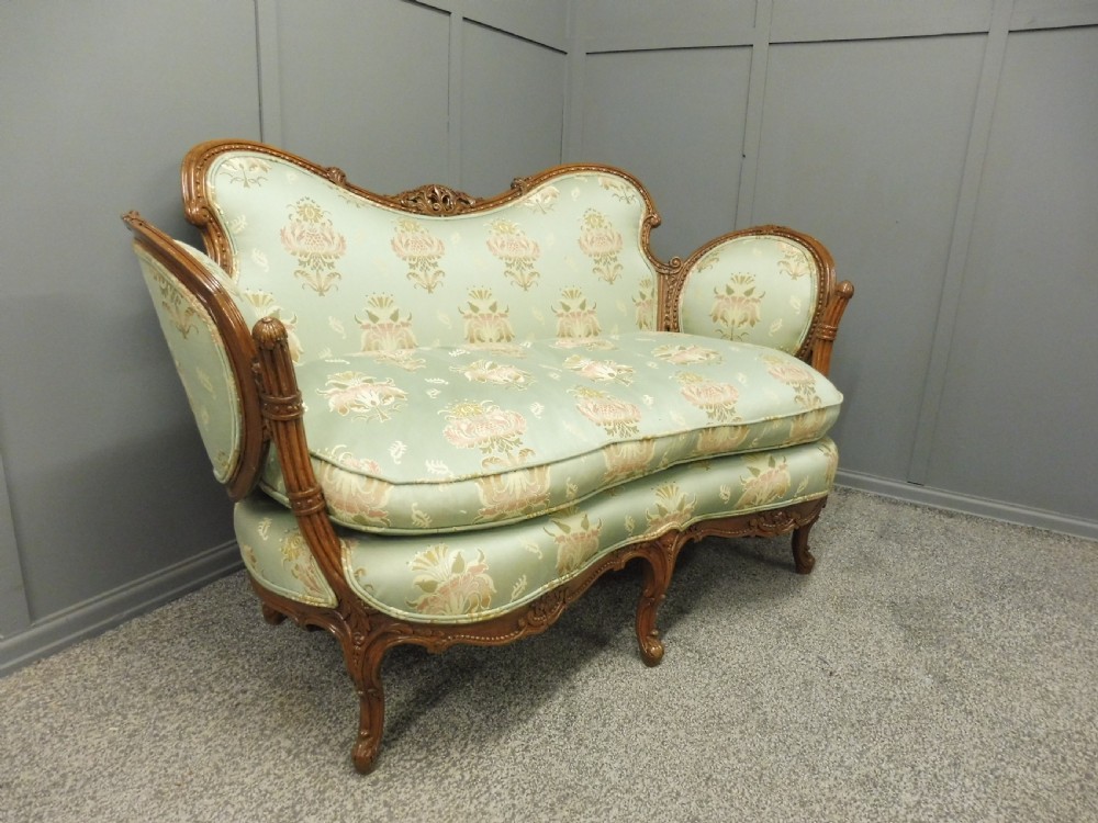 VICTORIAN CARVED SHOW FRAME SOFA
