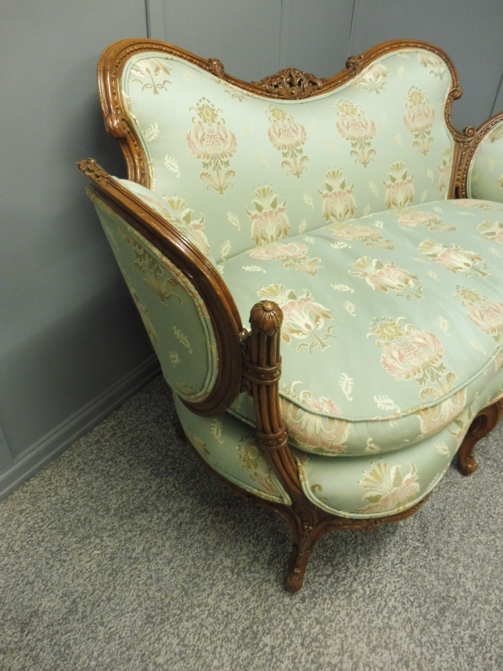 VICTORIAN CARVED SHOW FRAME SOFA View IV