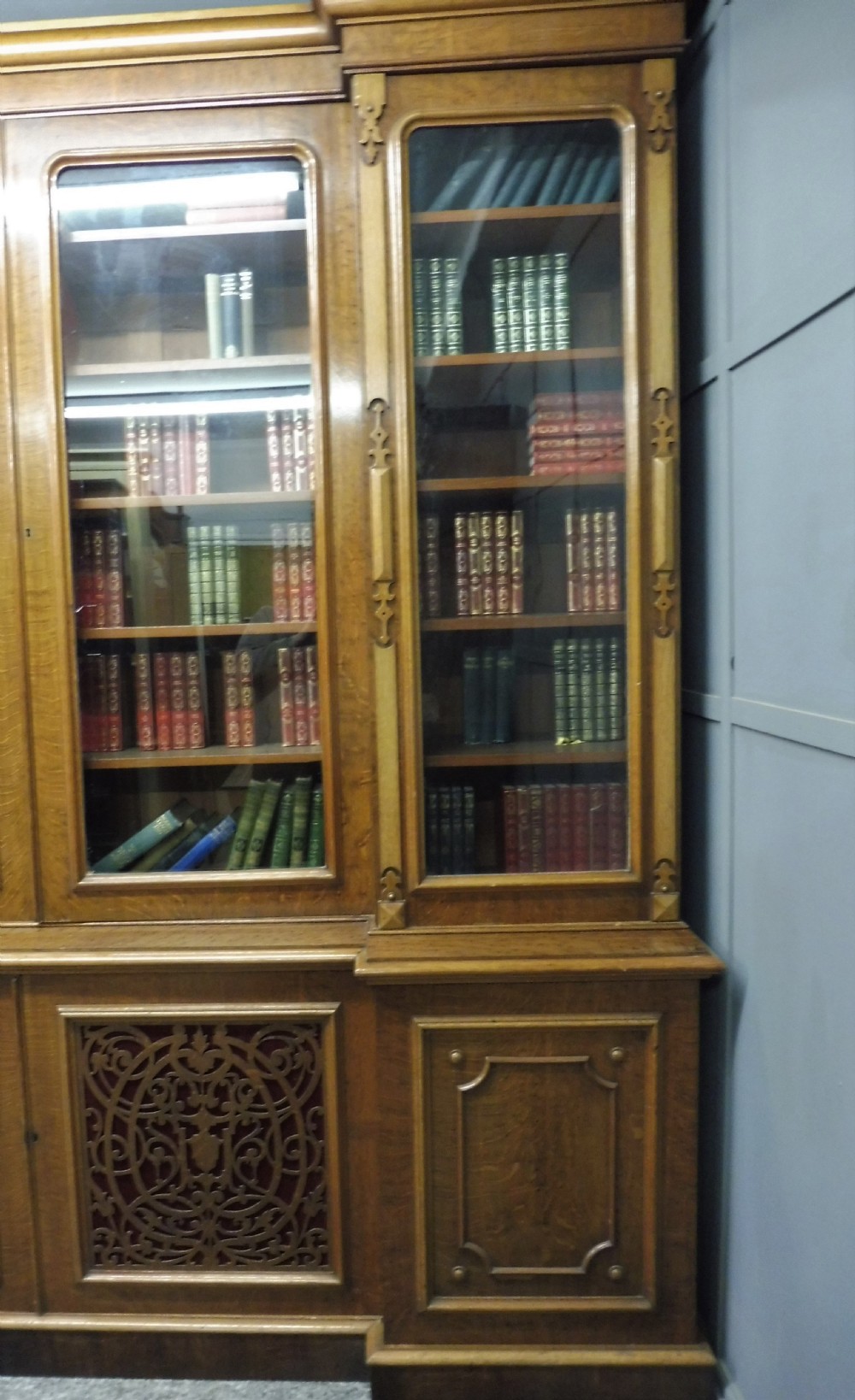 LARGE VICTORIAN OAK BREAKFRONT BOOKCASE View V