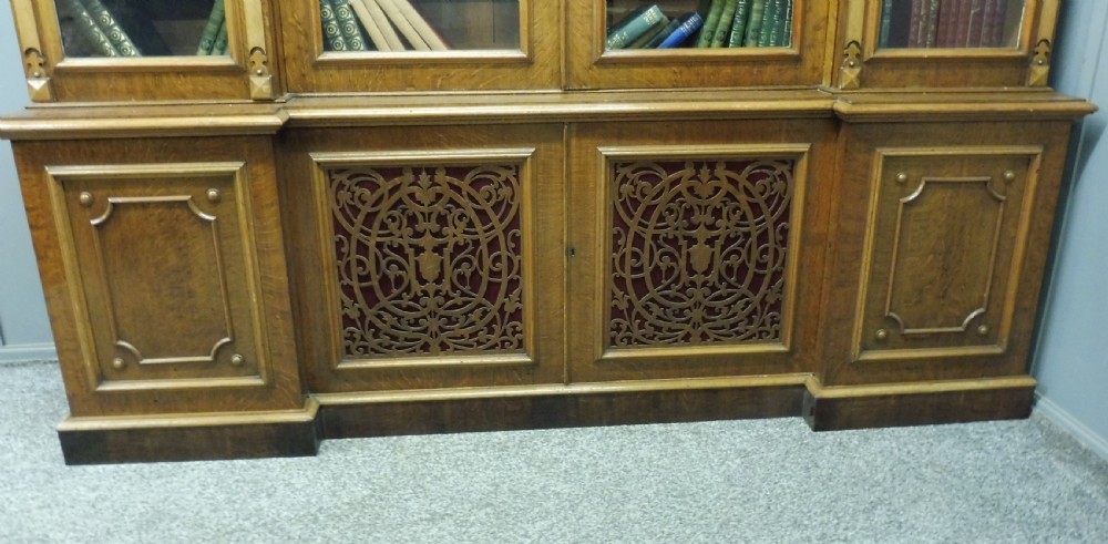 LARGE VICTORIAN OAK BREAKFRONT BOOKCASE View VII
