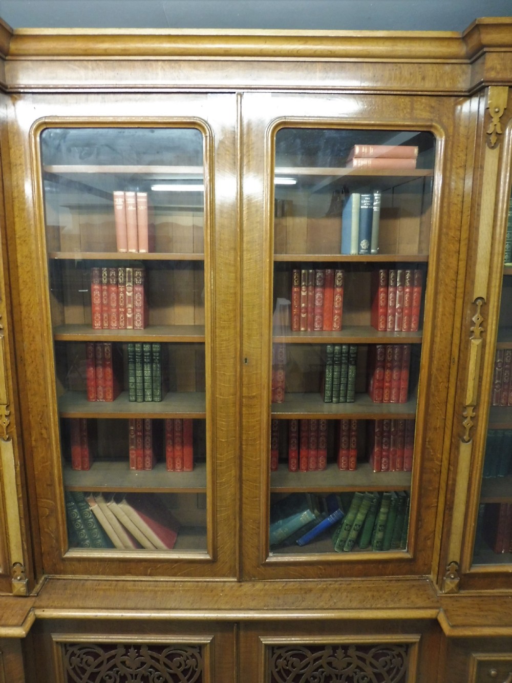 LARGE VICTORIAN OAK BREAKFRONT BOOKCASE View IX