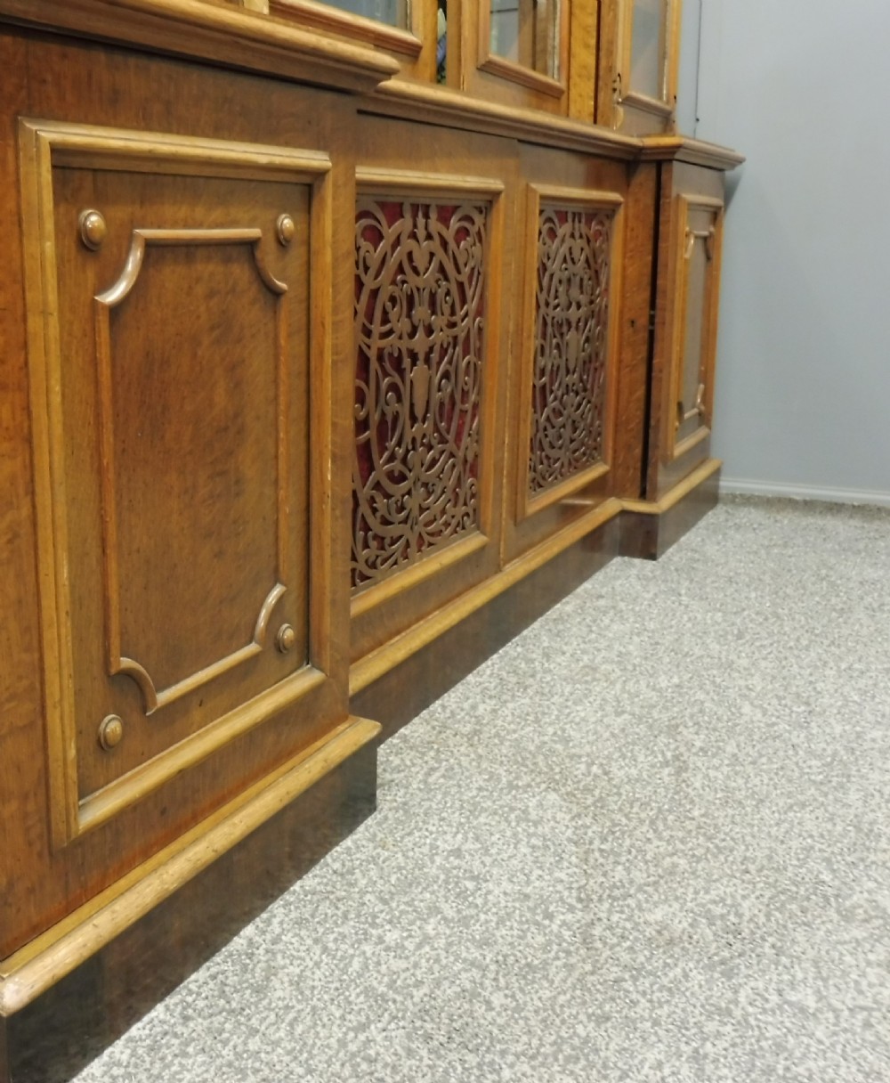 LARGE VICTORIAN OAK BREAKFRONT BOOKCASE View XVII