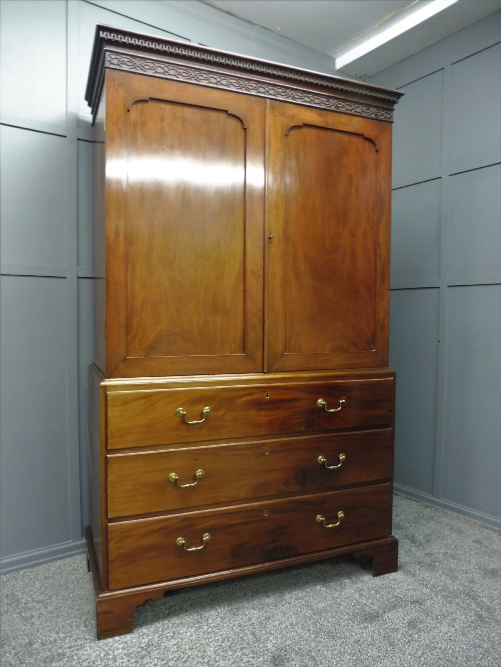 19TH CENTURY MAHOGANY PRESS CUPBOARD