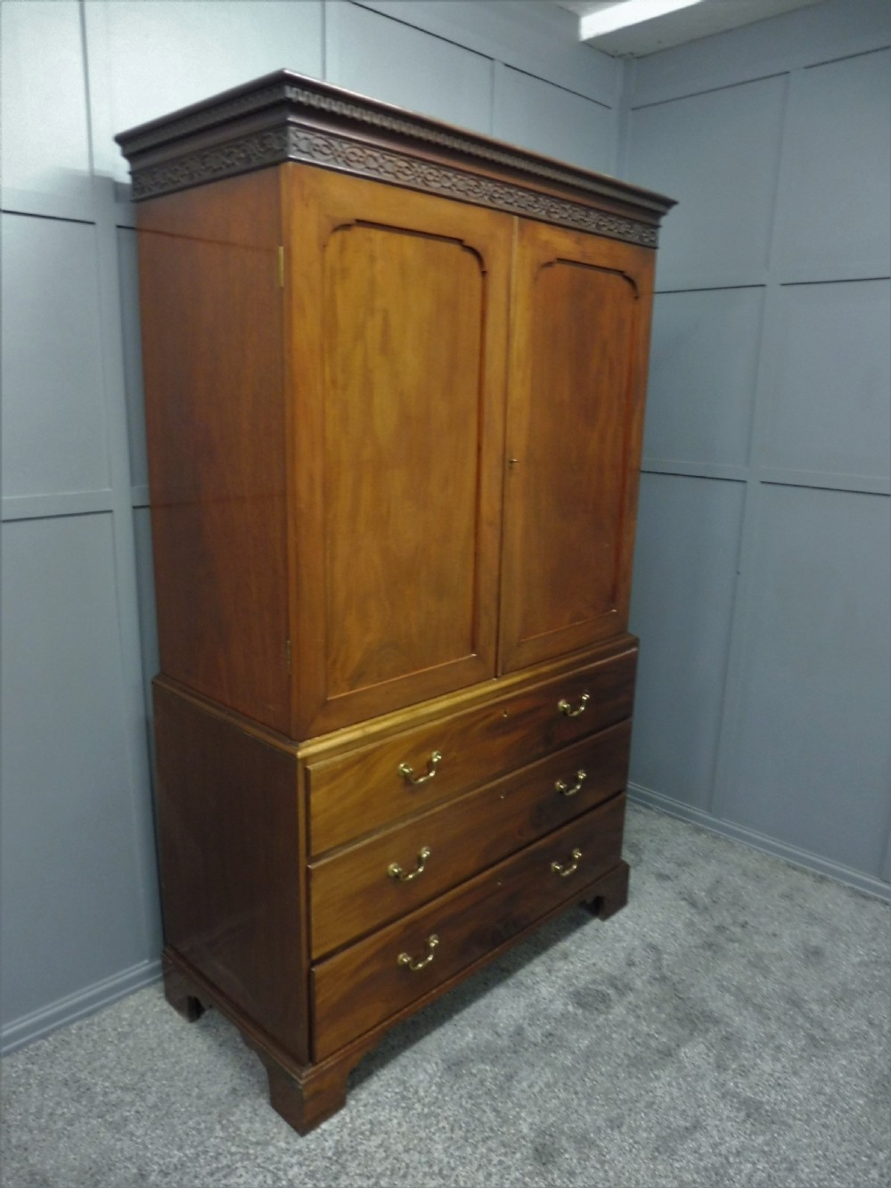 19TH CENTURY MAHOGANY PRESS CUPBOARD View IX