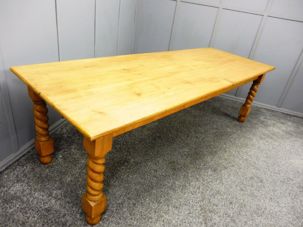 LARGE ANTIQUE PINE FARMHOUSE TABLE View II