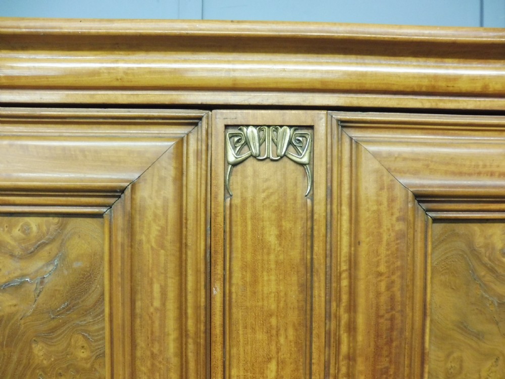 ANTIQUE AUSTRIAN WARDROBE View VII