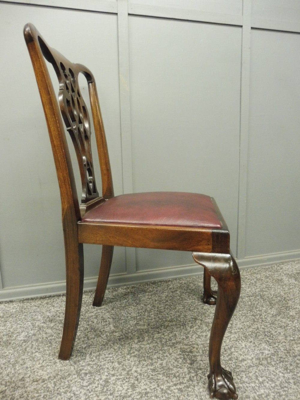EDWARDIAN MAHOGANY TABLE AND CHAIRS View XVI