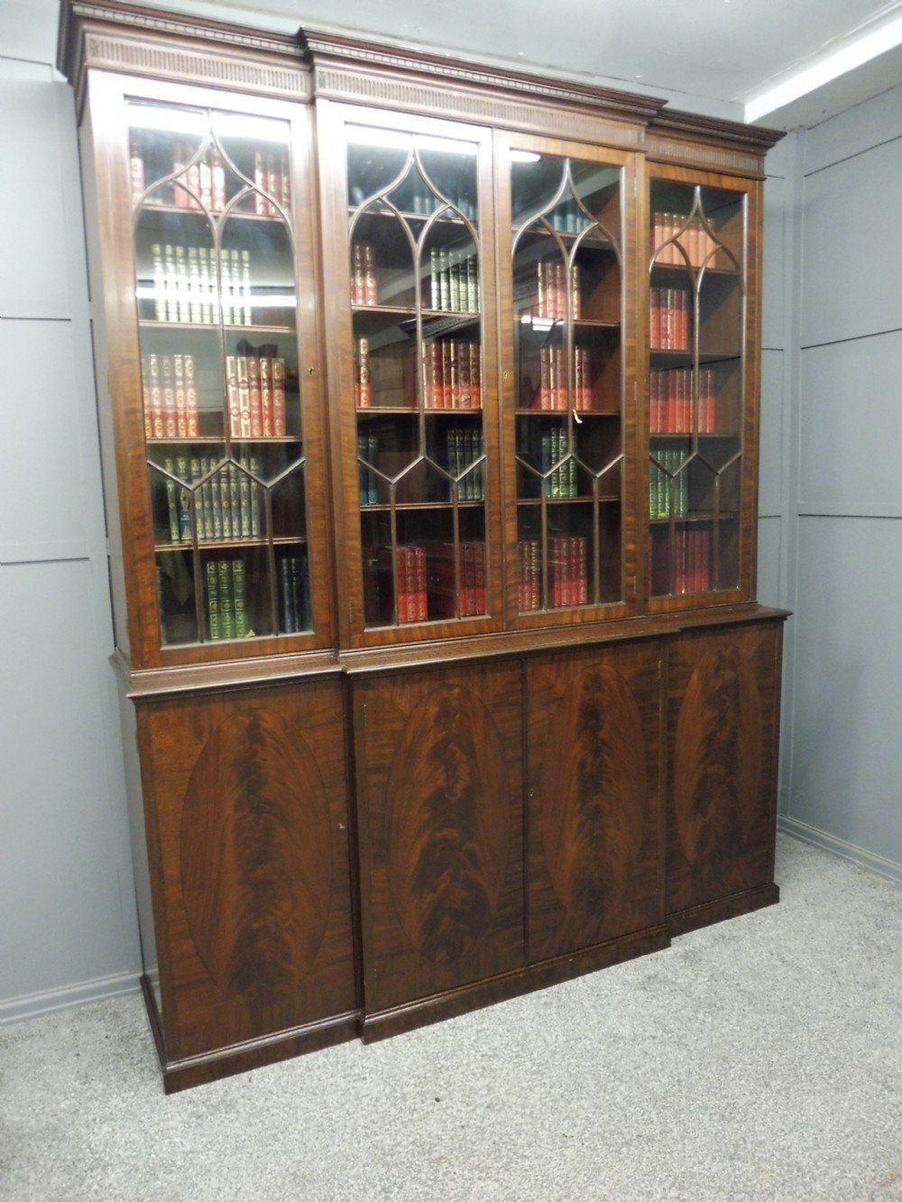 LARGE EDWARDIAN MAHOGANY BREAKFRONT BOOKCASE