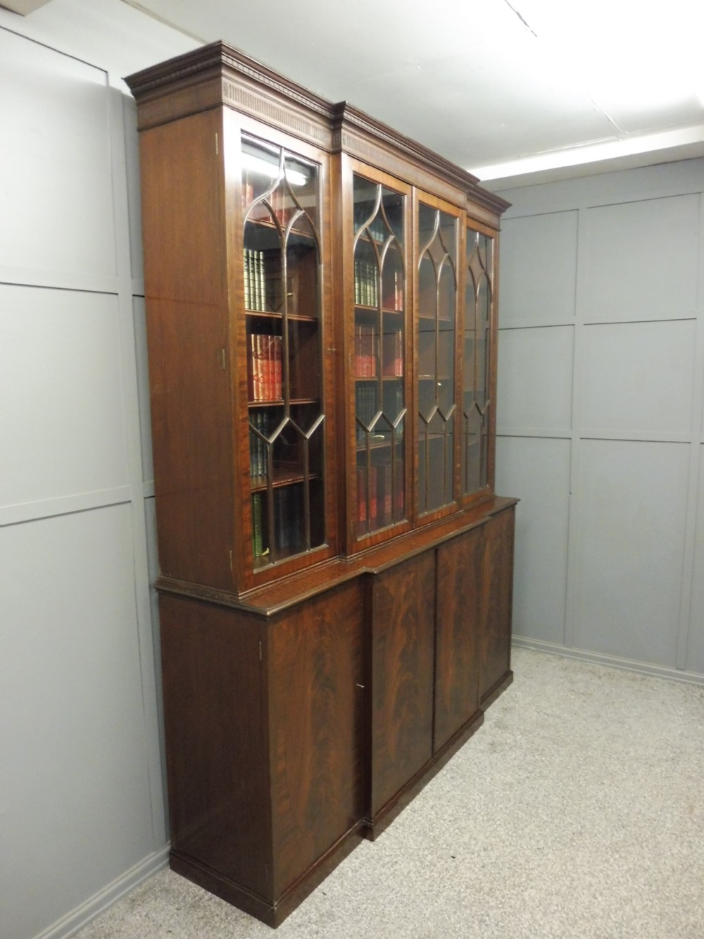 LARGE EDWARDIAN MAHOGANY BREAKFRONT BOOKCASE View III