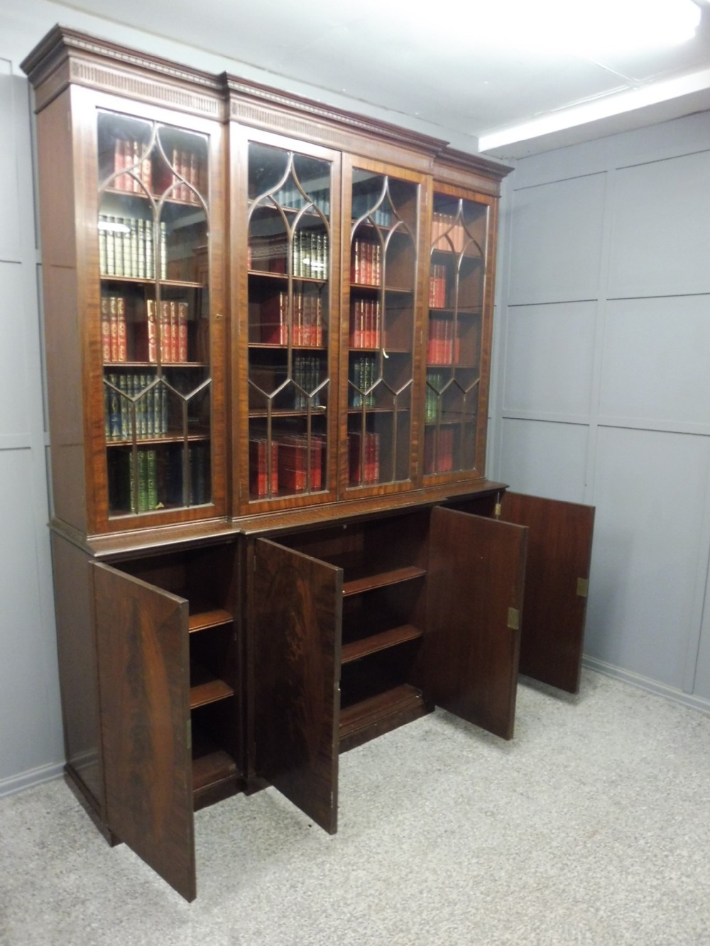 LARGE EDWARDIAN MAHOGANY BREAKFRONT BOOKCASE View X
