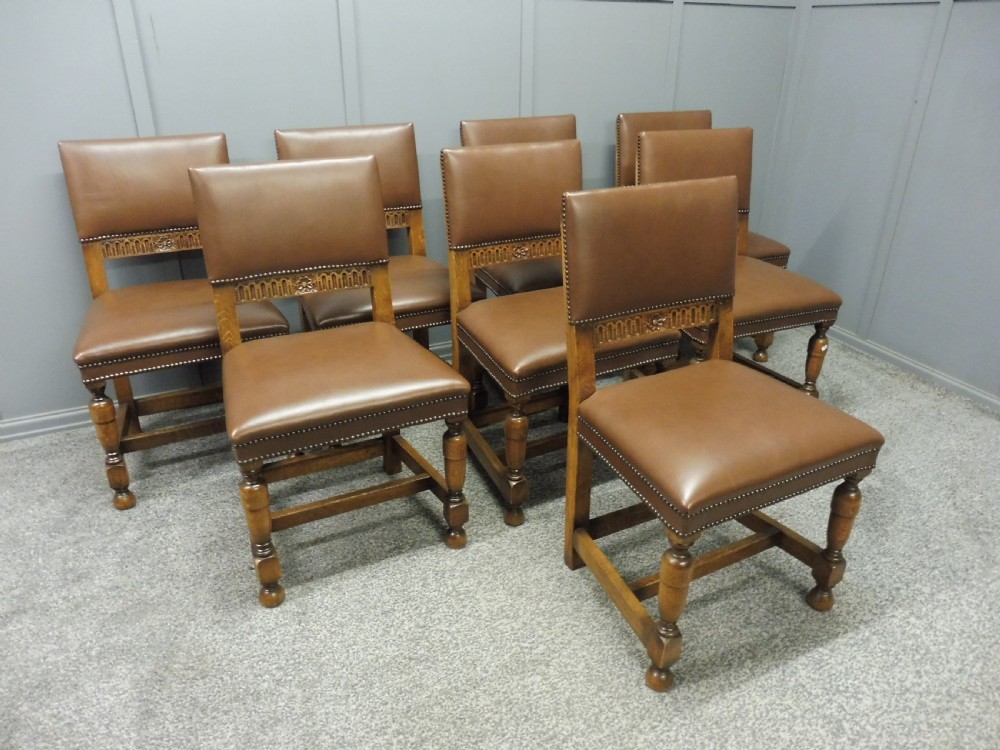 LARGE OAK DINING TABLE AND 8 CHAIRS View XVI