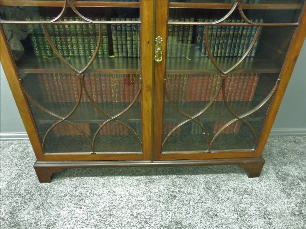 LARGE 19TH CENTURY MAHOGANY BOOKCASE View V