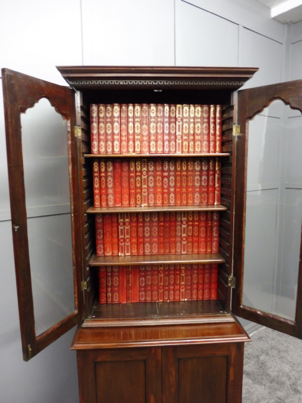 SMALL NEAT VICTORIAN MAHOGANY BOOKCASE View V