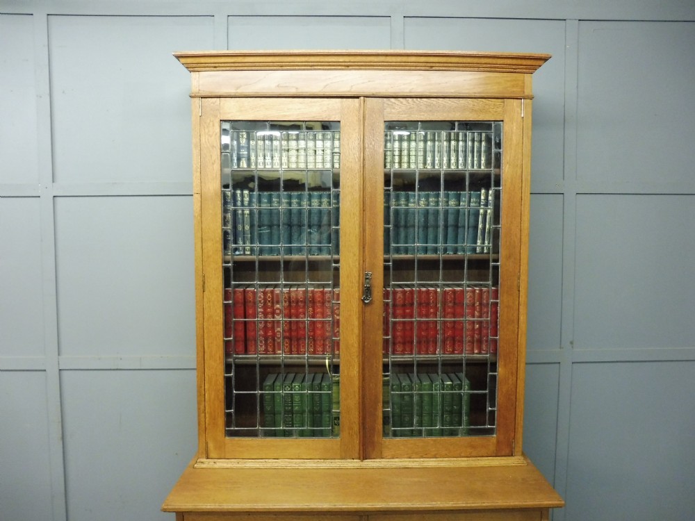  OAK ARTS AND CRAFTS BOOKCASE View III
