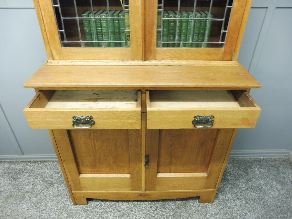  OAK ARTS AND CRAFTS BOOKCASE View V