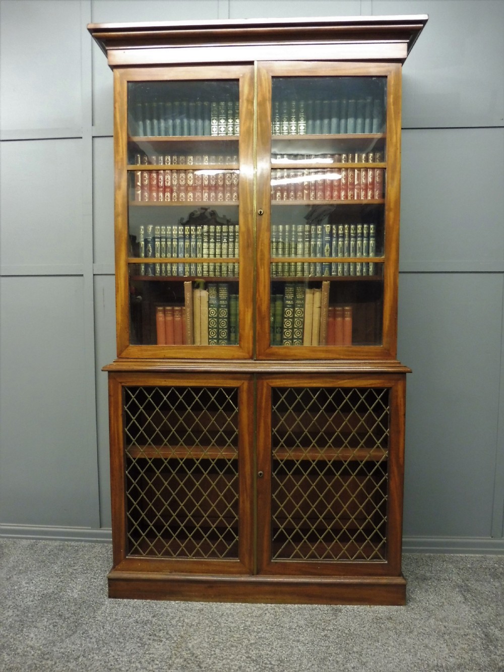 EARLY 19TH CENTURY MAHOGANY BOOKCASE