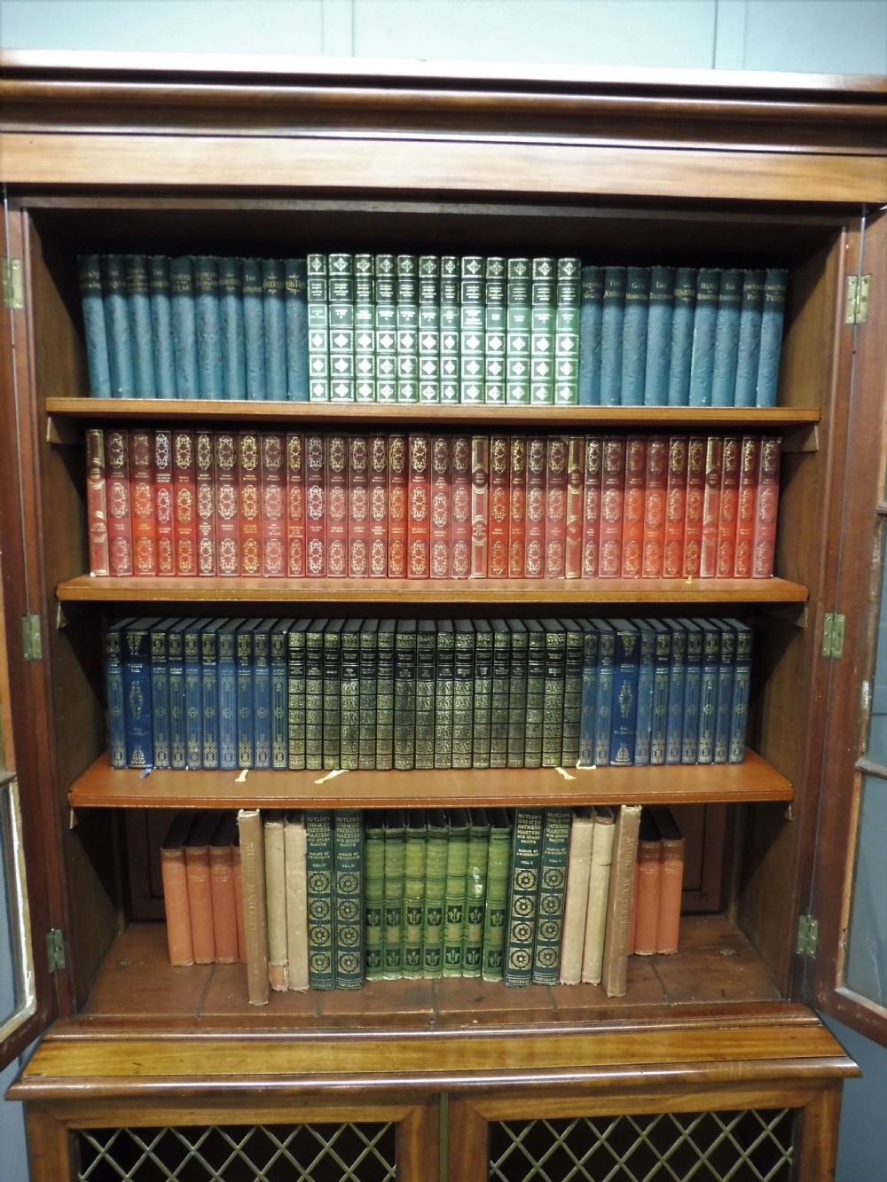 EARLY 19TH CENTURY MAHOGANY BOOKCASE View VIII