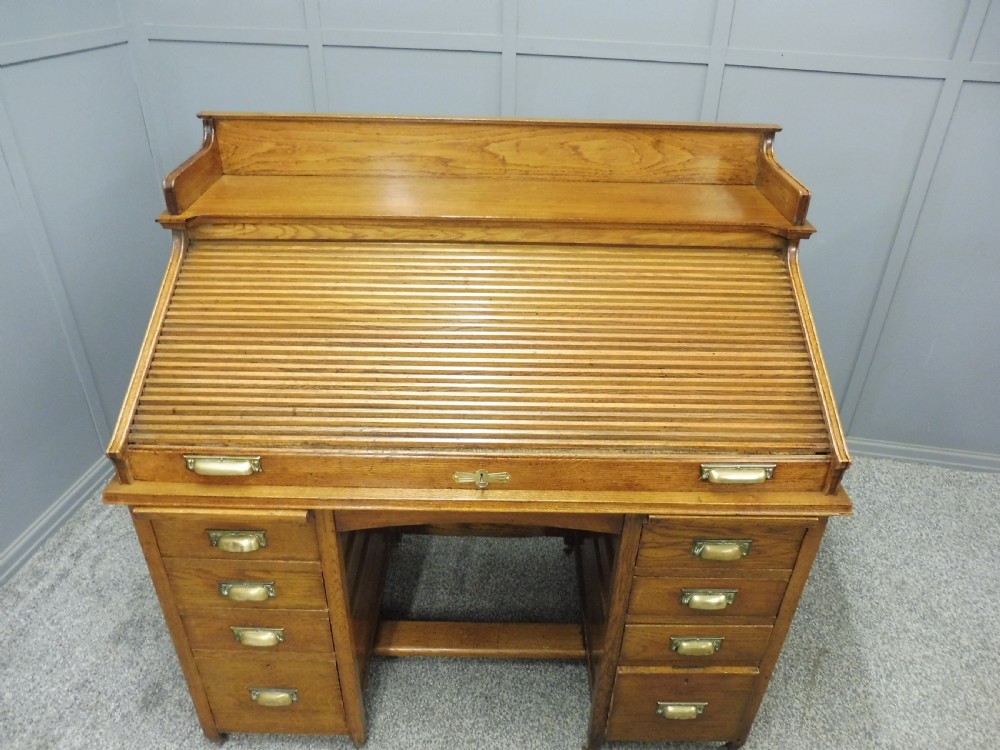 OAK ARTS AND CRAFTS ROLL TOP DESK View VII