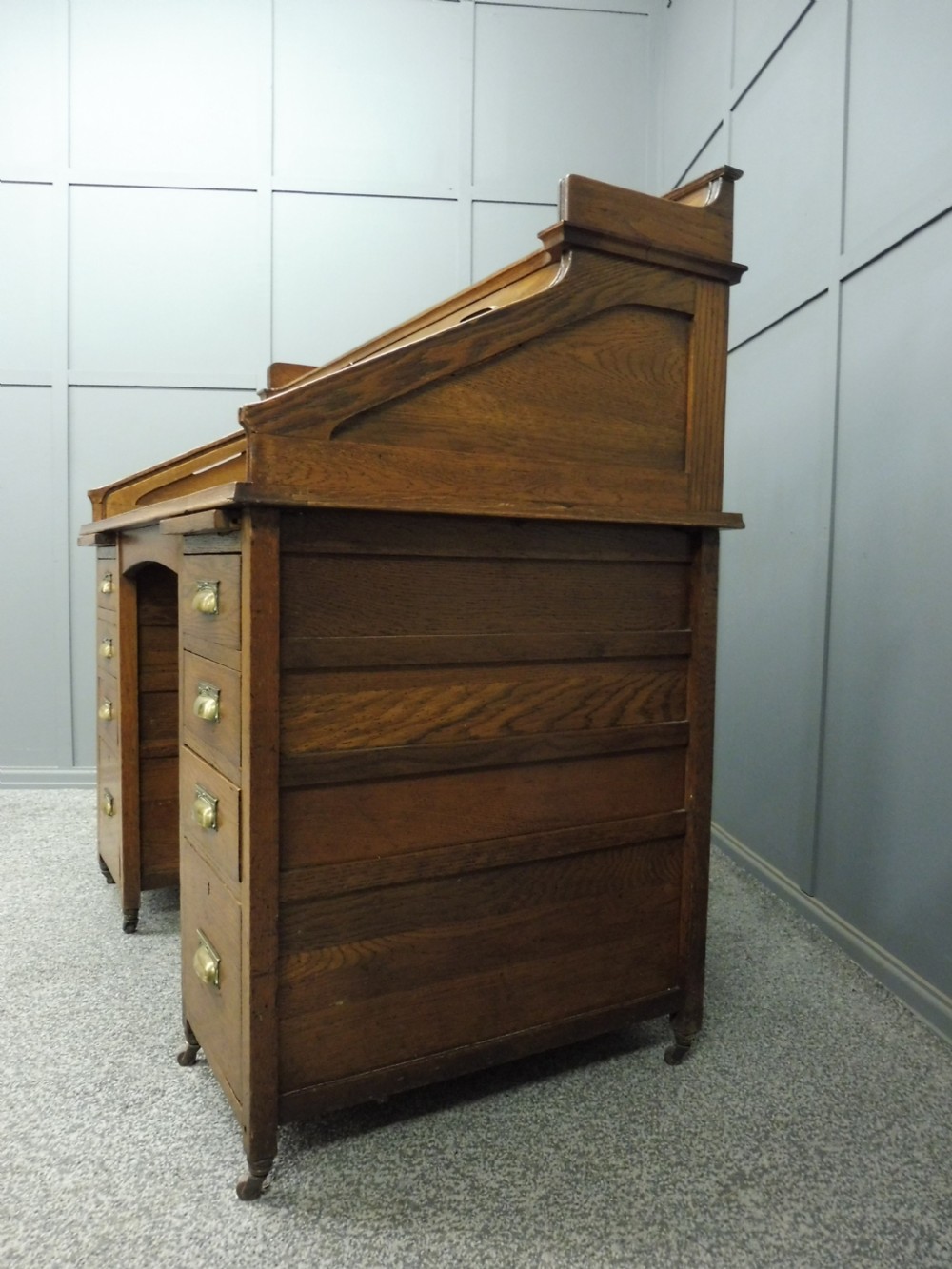 OAK ARTS AND CRAFTS ROLL TOP DESK View VIII