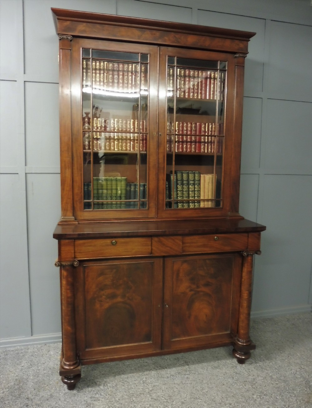 EXCELLENT QUALITY EARLY 19TH CENTURY BOOKCASE