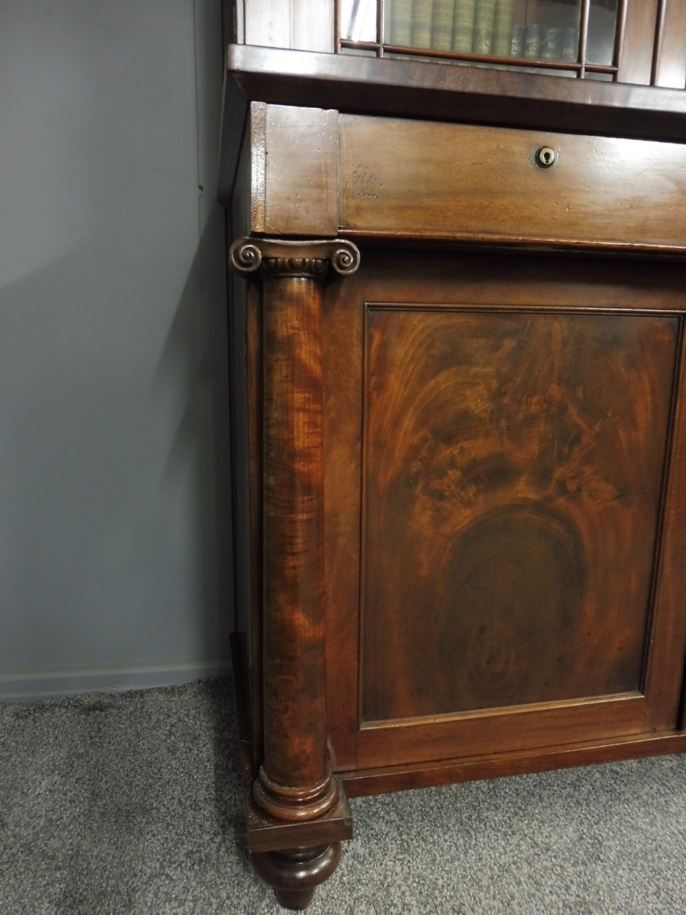EXCELLENT QUALITY EARLY 19TH CENTURY BOOKCASE View VI