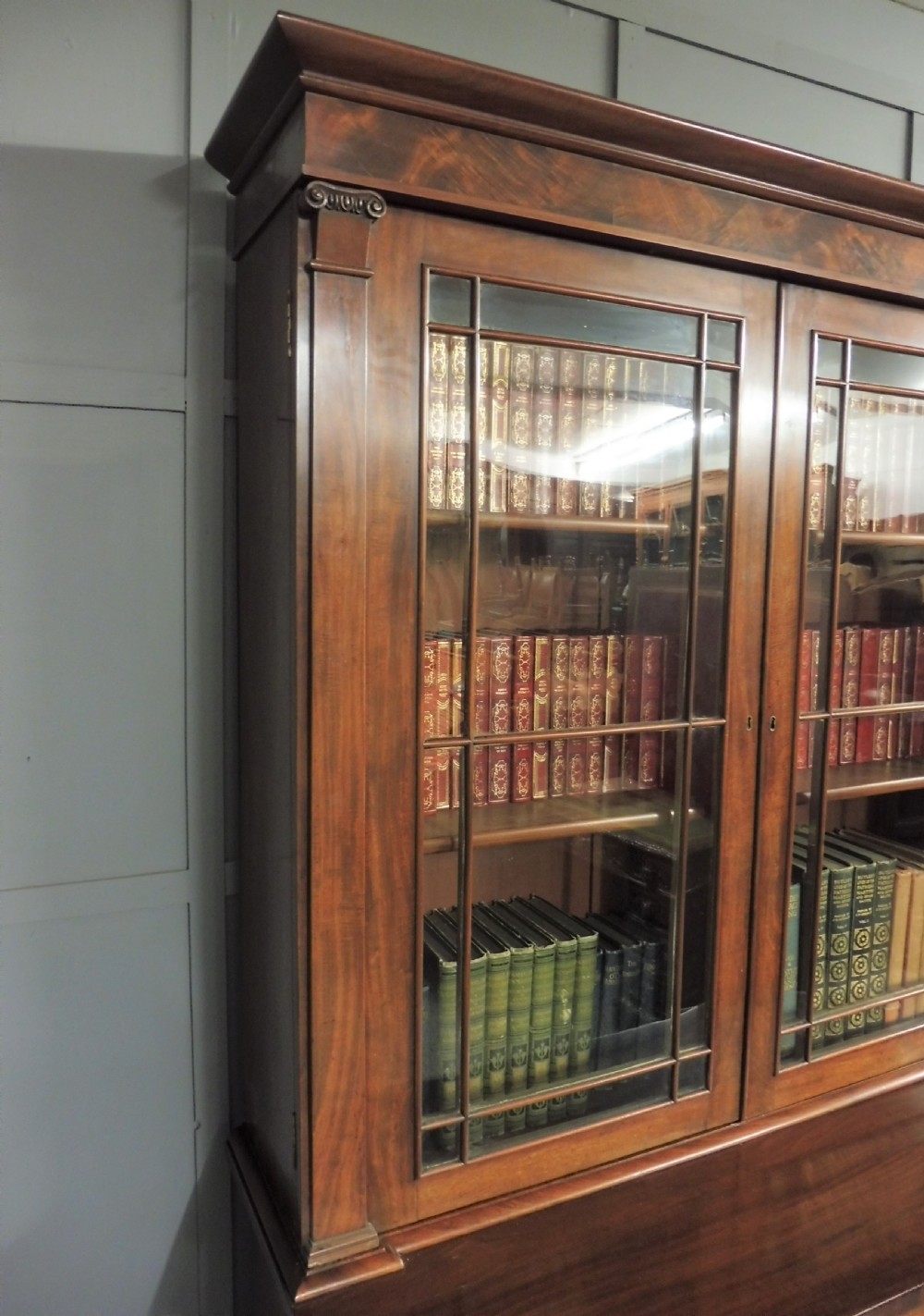 EXCELLENT QUALITY EARLY 19TH CENTURY BOOKCASE View VII