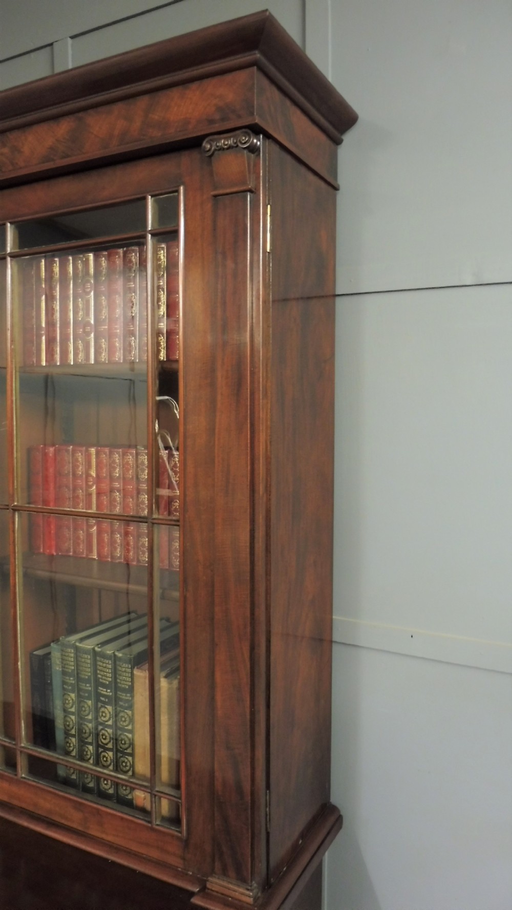 EXCELLENT QUALITY EARLY 19TH CENTURY BOOKCASE View VIII