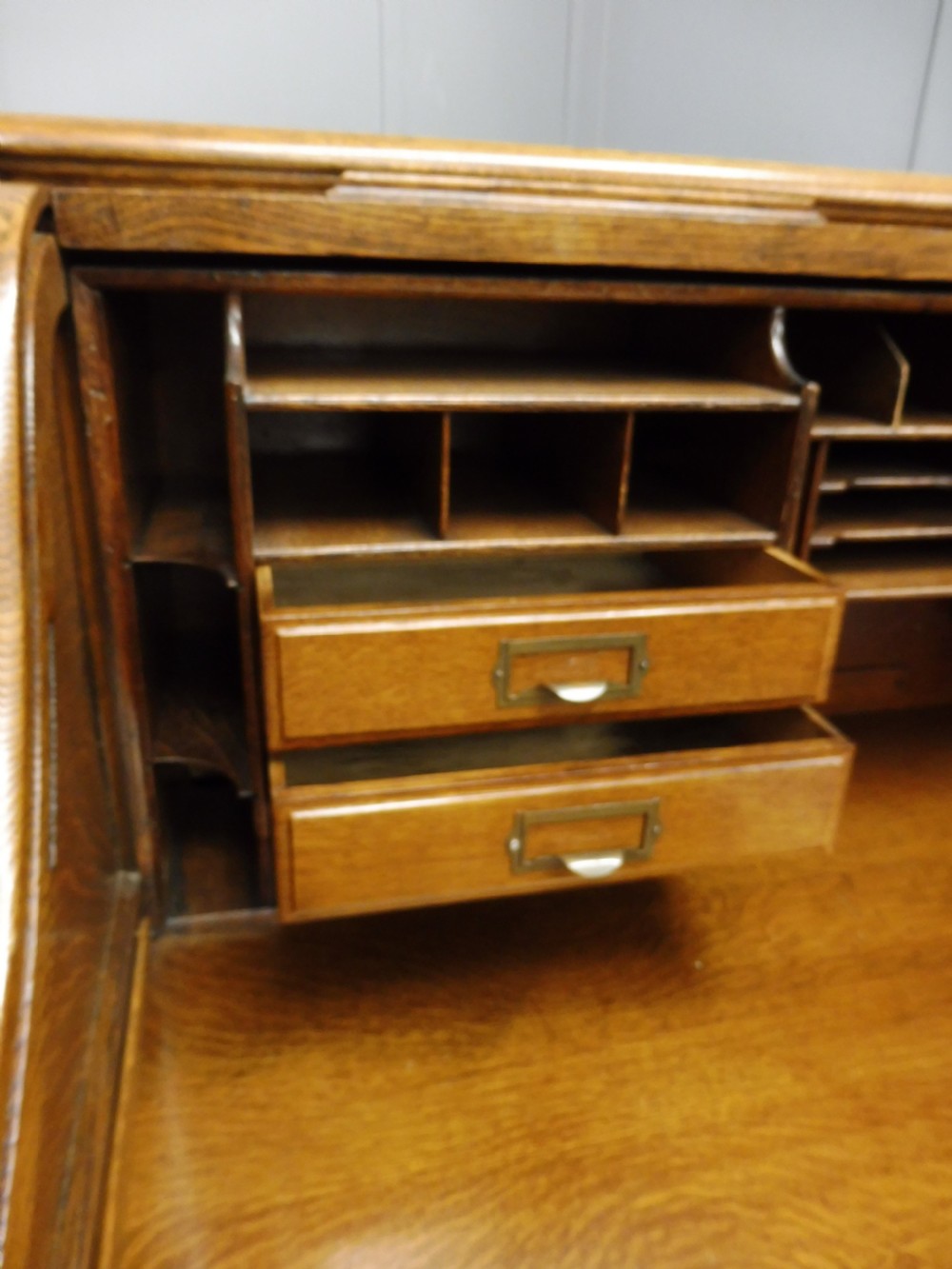 GOLDEN OAK ROLL TOP DESK View VIII