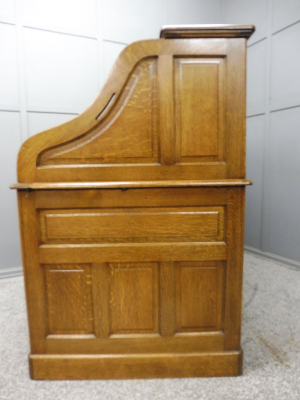 GOLDEN OAK ROLL TOP DESK View XI