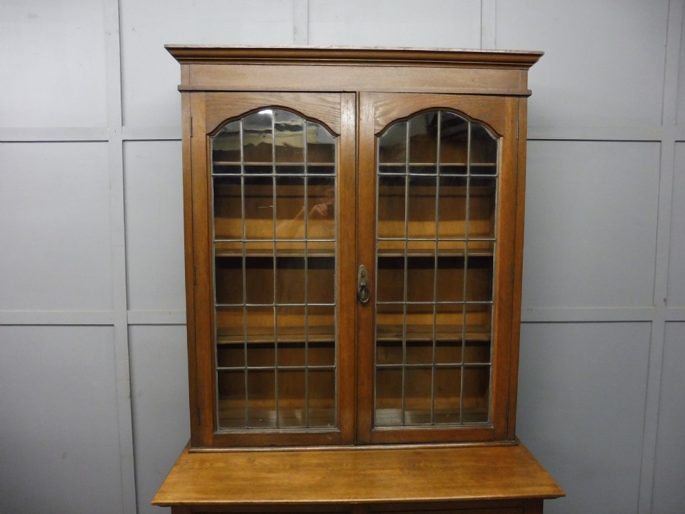 OAK ARTS AND CRAFTS BOOKCASE View III