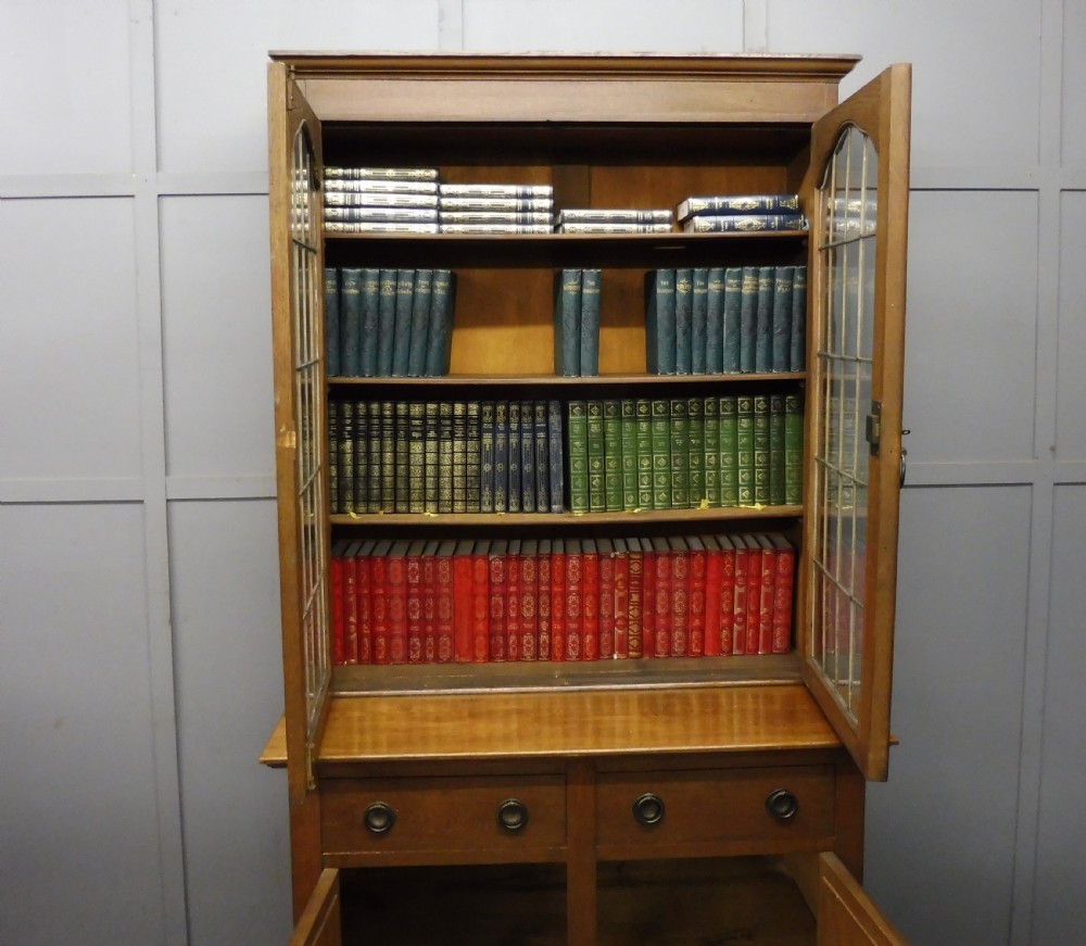 OAK ARTS AND CRAFTS BOOKCASE View VI
