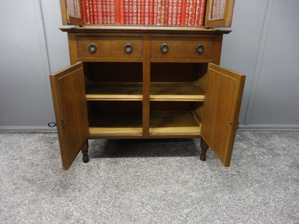 OAK ARTS AND CRAFTS BOOKCASE View VII