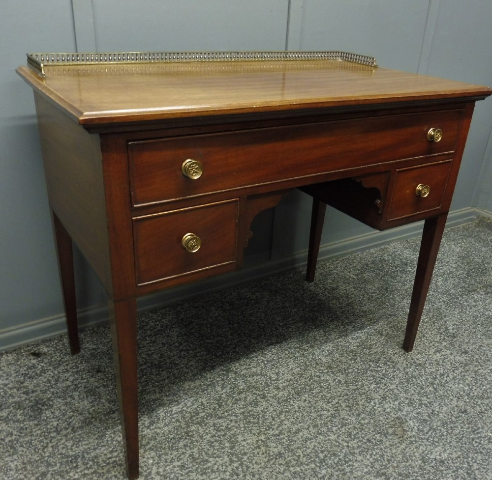 EARLY 19TH CENTURY GEORGIAN DESK