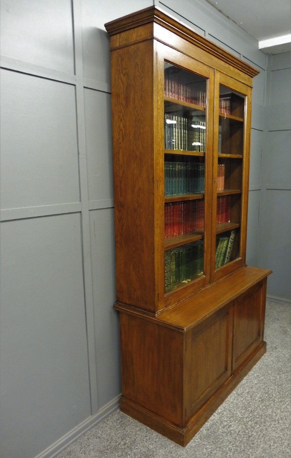 EDWARDIAN OAK BOOKCASE View VI