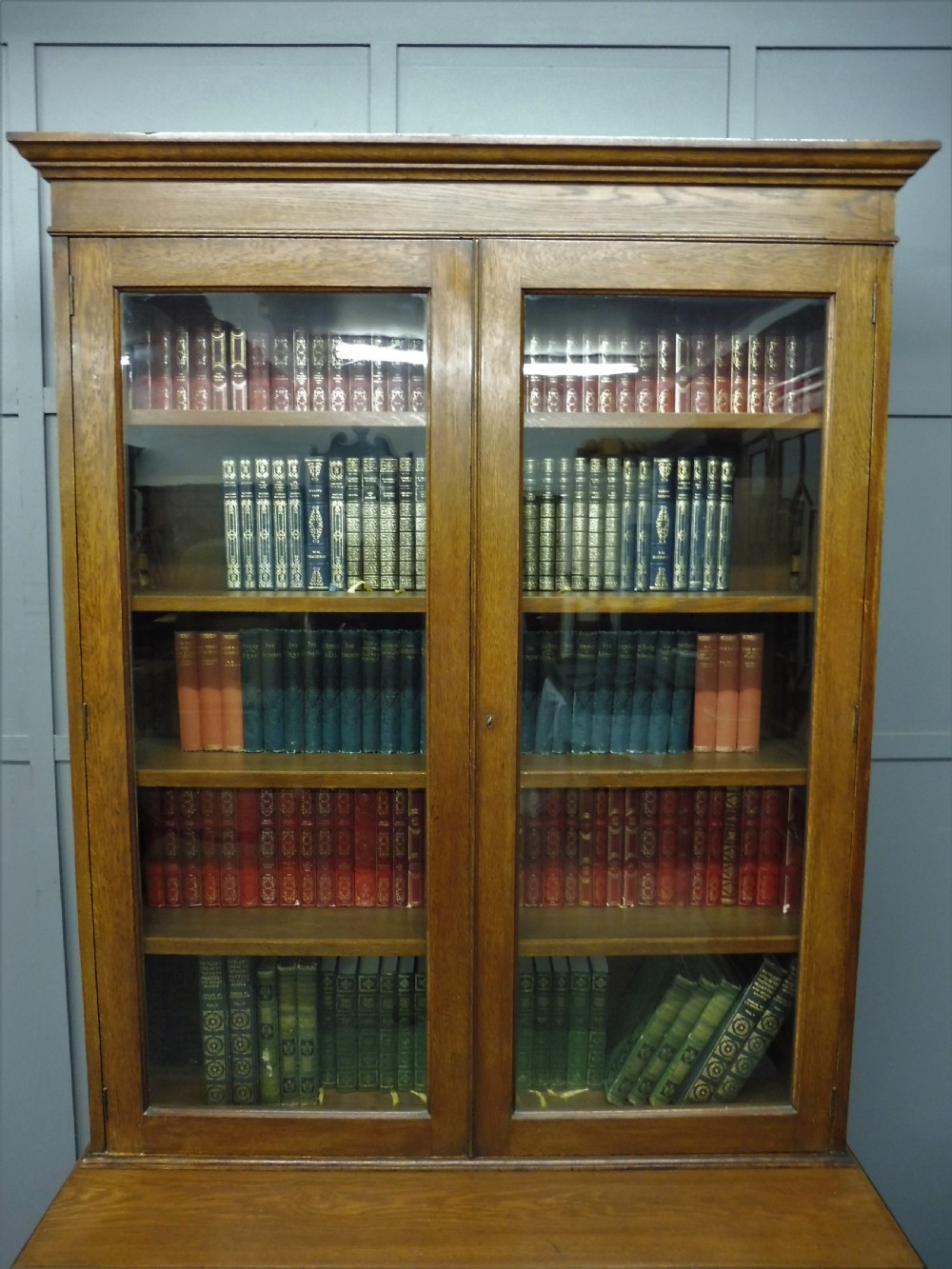 EDWARDIAN OAK BOOKCASE View VII