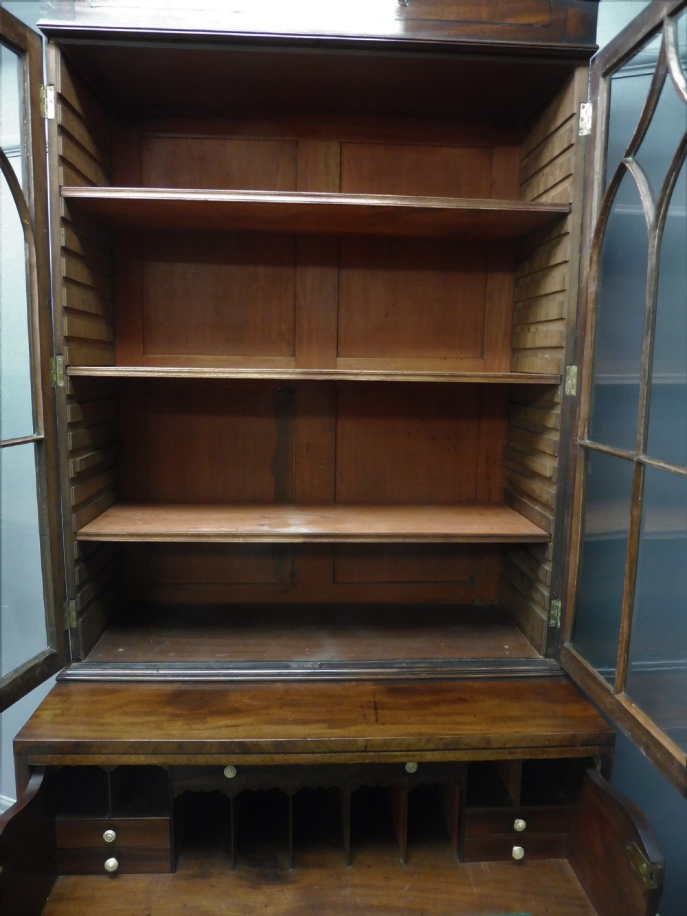 EARLY 19TH CENTURY MAHOGANY SECRETAIRE BOOKCASE View X
