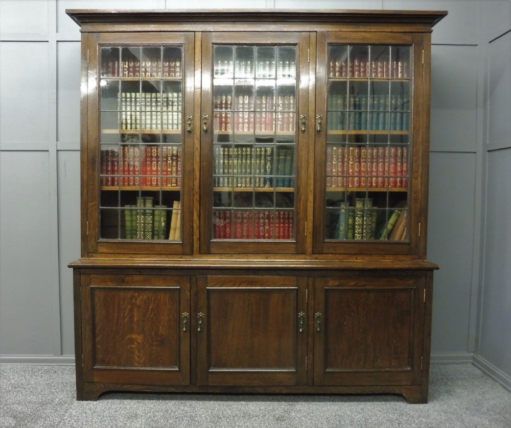 GOOD SOLID OAK 3 DOOR EDWARDIAN BOOKCASE View II