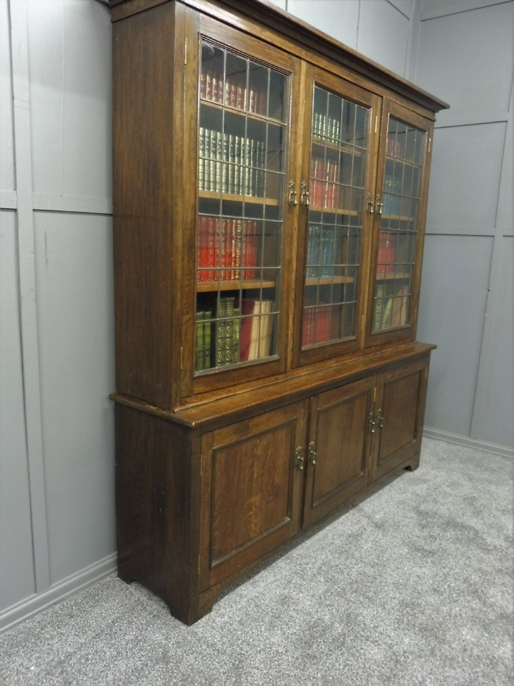 GOOD SOLID OAK 3 DOOR EDWARDIAN BOOKCASE View III