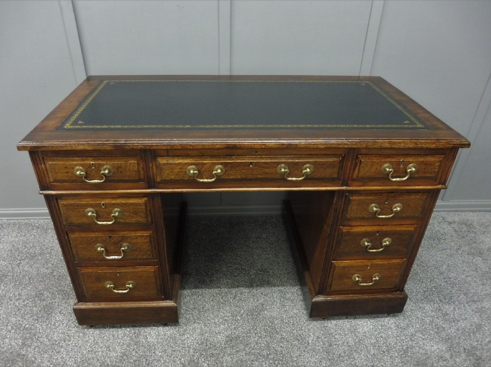 VICTORIAN OAK DESK