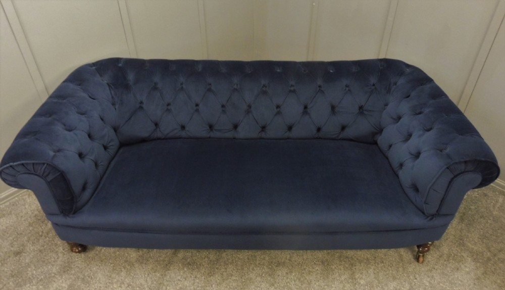 NEWLY UPHOLSTERED LARGE VICTORIAN CHESTERFIELD SOFA View X