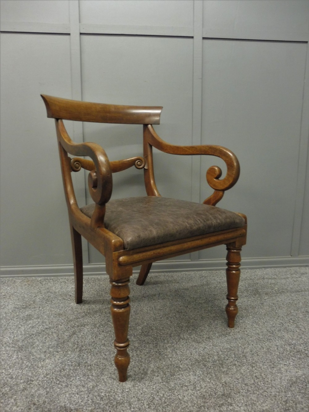 EARLY 19TH CENTURY MAHOGANY DESK CHAIR