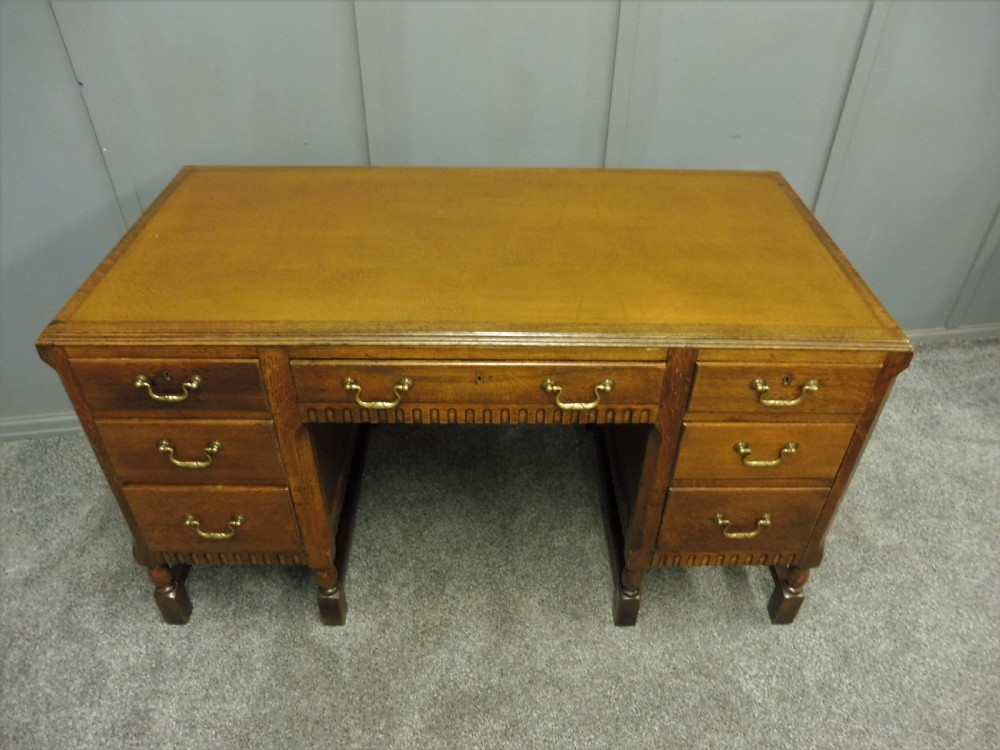 OAK PEDESTAL DESK CIRCA 1930 View III