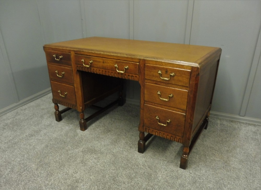 OAK PEDESTAL DESK CIRCA 1930 View IV