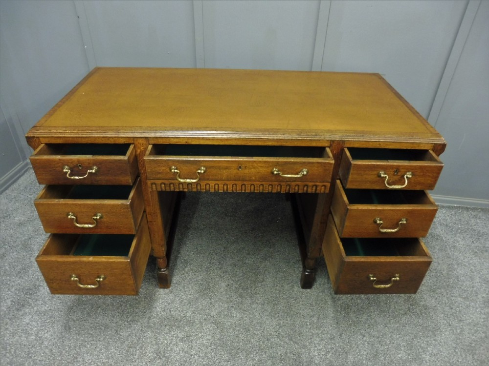 OAK PEDESTAL DESK CIRCA 1930 View VII